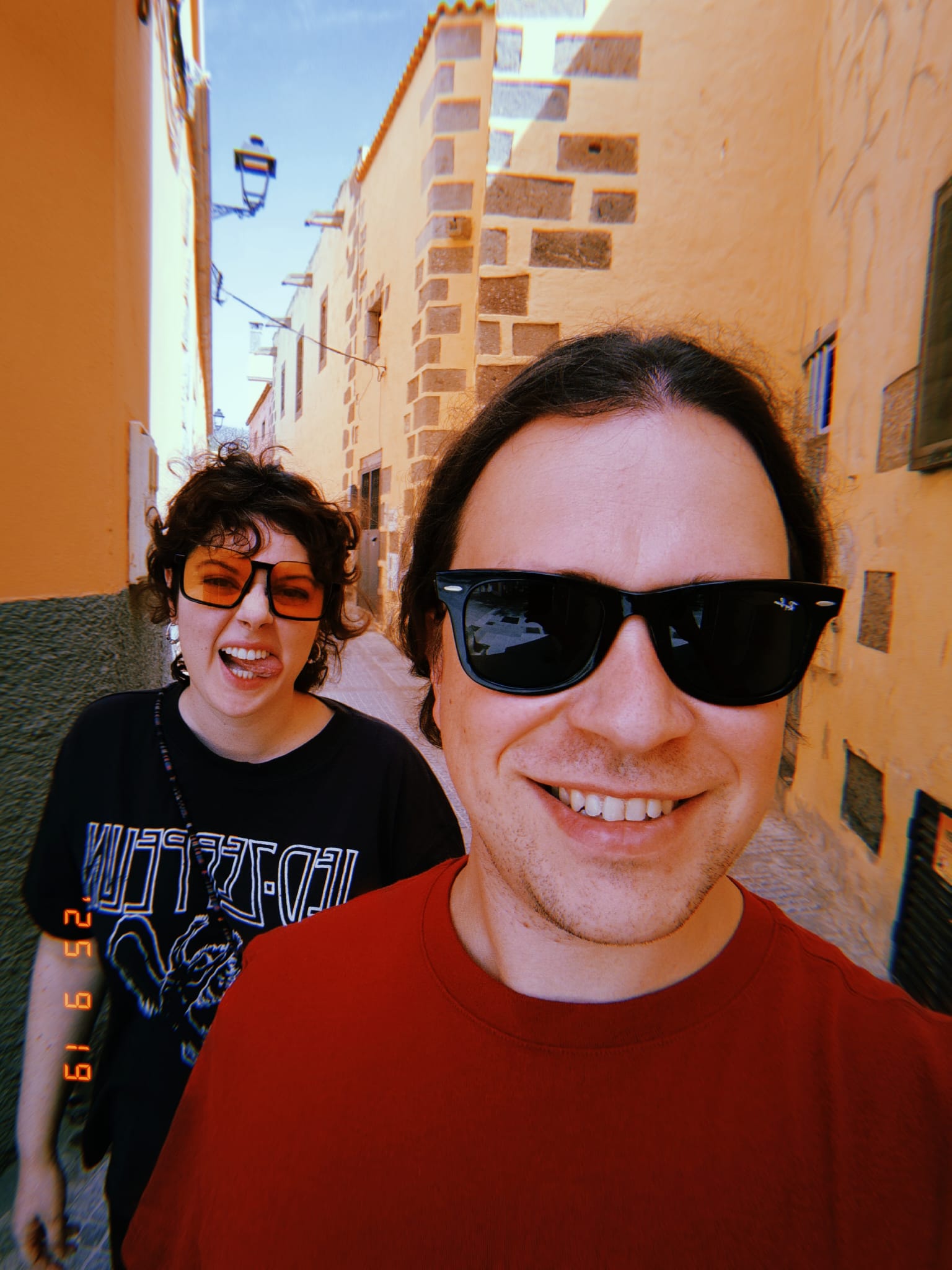 Foto de Sara y Miguel estilo dresscode